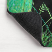 Zwarte kat in het gras muismat (Hoek)