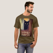 Zwarte kat in het venster t-shirt (Voorkant volledig)