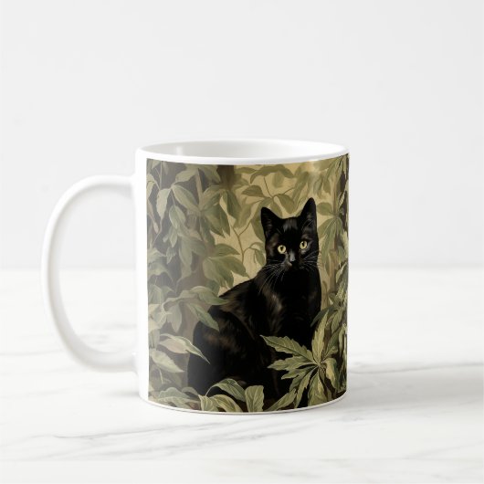 Zwarte kat in het weelderige bos koffiemok (Links)