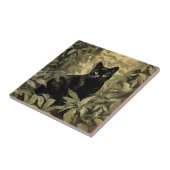Zwarte kat in het weelderige bos tegeltje (Zijkant)