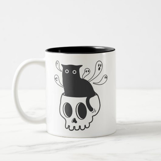 Zwarte kat in schedel Shirt Spooky Schattige Hallo Tweekleurige Koffiemok (Links)