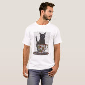 Zwarte kat in Teacup T-shirt (Voorkant volledig)