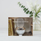 Zwarte kat in toilet briefkaart (Staand voorkant)