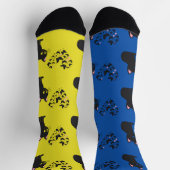 Zwarte kat kijkt naar vlinders sokken (Top)