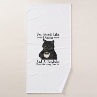 Zwarte kat koffie je ruikt naar drama en een hoofd badhanddoek