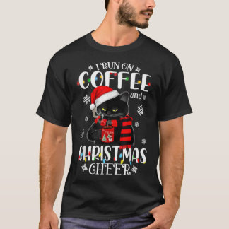 Zwarte kat licht ik op koffie en kerst t-shirt