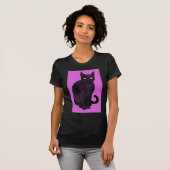 Zwarte kat met achtergrond van fuchsia t-shirt (Voorkant volledig)