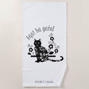 Zwarte kat met bloemen en Portugese uitdrukking Strandlaken