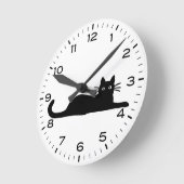 Zwarte kat met cijfers en minuten ronde klok (Hoek)
