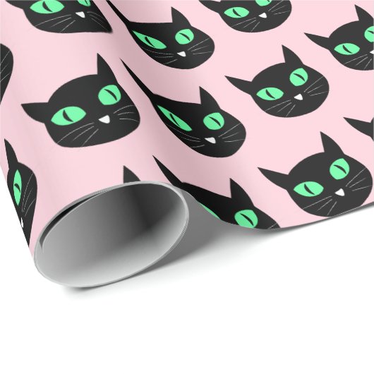 Zwarte kat met groene ogen op pastelroze cadeaupapier (Rol Hoek)