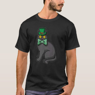Zwarte kat met klimopmuts met St. Patrick's Day An T-shirt