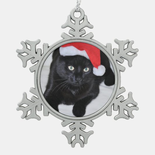 Zwarte kat met rode kersthat tin sneeuwvlok ornament (Voorkant)
