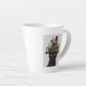 Zwarte kat met theepot en kippen latte mok (Rechterhoek)