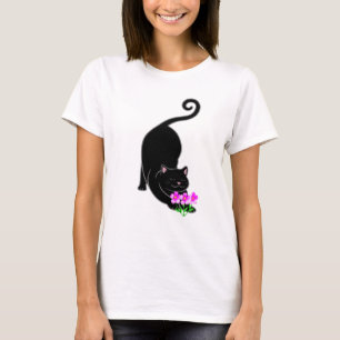 Zwarte kat naar beneden & roze bloemen t-shirt