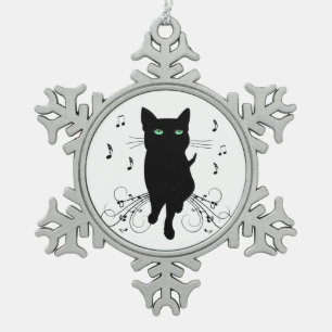 Zwarte kat omringd door fluisterende muzieknoten tin sneeuwvlok ornament