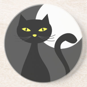 Zwarte kat onder het Onderzetter met de volle maan