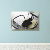 Zwarte kat op een terras canvas afdruk (Insitu (Houten vloer))