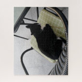 Zwarte kat op een terras legpuzzel (Verticaal)