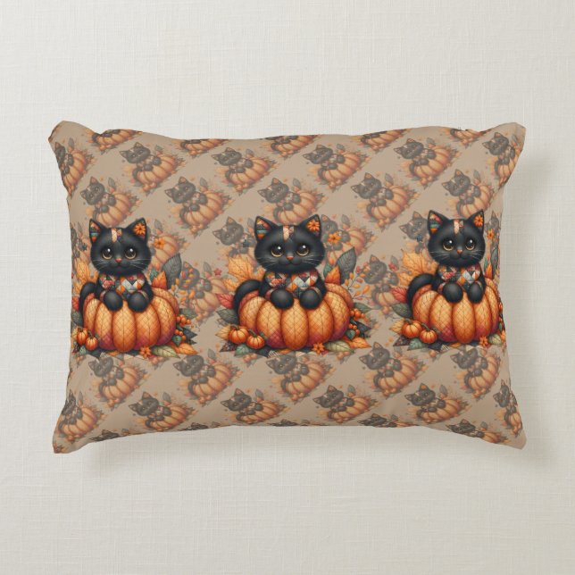 Zwarte kat op pompoen met herfst quilt patroon accent kussen (Voorkant)