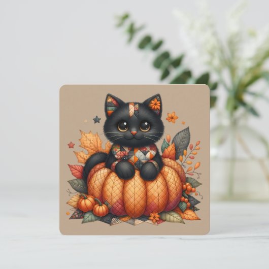 Zwarte kat op pompoen met herfst quilt patroon kaart (Staand voorkant)