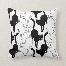 Zwarte kat op straat kussen