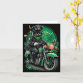 Zwarte kat rijdt op fiets St. Patrick's Day Kaart (Gele Bloem)