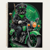 Zwarte kat rijdt op fiets St. Patrick's Day Planner (Voorkant)