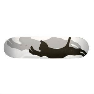 Zwarte kat skateboard