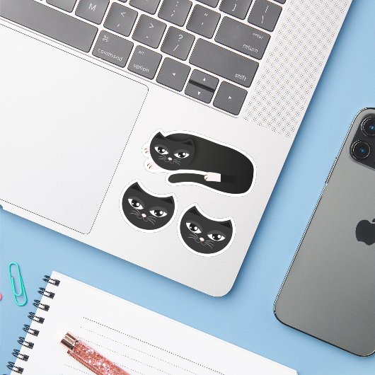 Zwarte kat sticker (Laptop met iPhone)