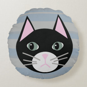 Zwarte kat, strepen rond kussen