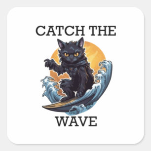 Zwarte kat surfen vangen de golf vierkante sticker