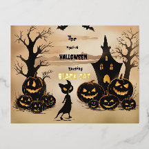 Zwarte kat tijdens Halloween in de muren.