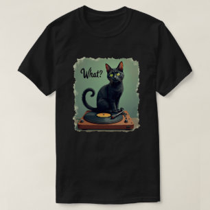 Zwarte Kat Zittend op Vinyl Platenspeler T-Shirt -