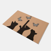 Zwarte katten die met botervliegen spelen deurmat (Schuin)