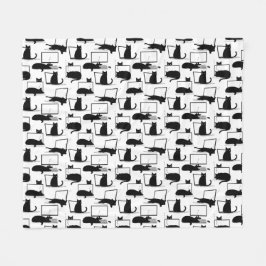 Zwarte katten die op het laptoppatroon zitten fleece deken