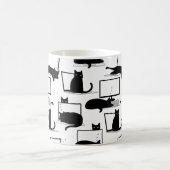 Zwarte katten die op het laptoppatroon zitten koffiemok (Center)