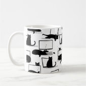 Zwarte katten die op het laptoppatroon zitten koffiemok (Links)