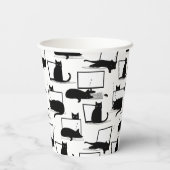 Zwarte katten die op het laptoppatroon zitten papieren bekers (Achterkant)