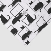 Zwarte katten die op het laptoppatroon zitten tissuepapier (Detail)