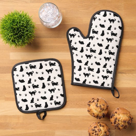 Zwarte katten en pootafdrukken ovenwant & pannenlap set (Top down)