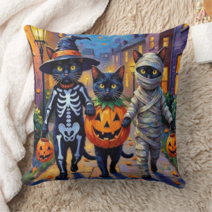 Zwarte katten gaan langs de deuren in Halloween-ko Kussen