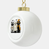 Zwarte katten in Halloween-kostuums - Ghost, Witch Keramische Bal Ornament (Rechts)