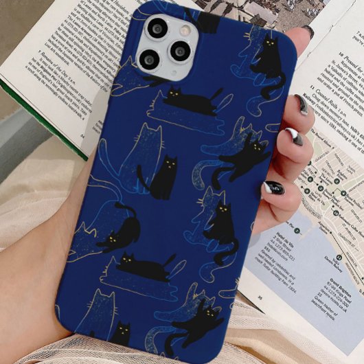 Zwarte katten om middernacht – modern minimaal pat iPhone 15 case