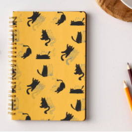 Zwarte katten op mosterd met blauwe contouren– mod notitieboek