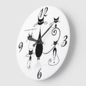 Zwarte katten overal in de muur grote klok (Hoek)