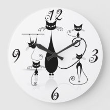 Zwarte katten overal in de muur