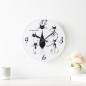 Zwarte katten overal in de muur grote klok (Huis)