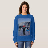 Zwarte katten snowboarden met kerst trui (Voorkant volledig)