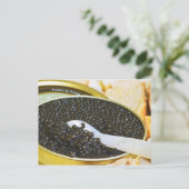 Zwarte kaviaar en een lepel van een parelmoer tot briefkaart (Staand voorkant)