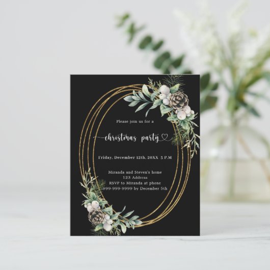 Zwarte kegeldennen gouden kerstfeest uitnodiging (Staand voorkant)